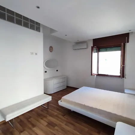 Moderno Via Firenze 16,