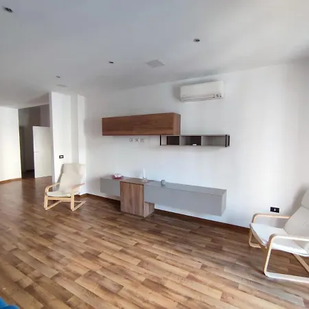 Moderno Via Firenze 16, *