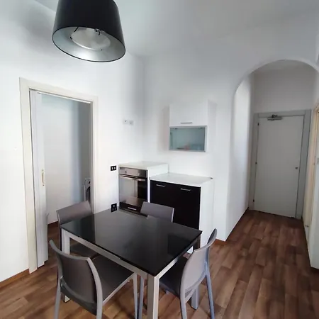 Moderno Via Firenze 16,