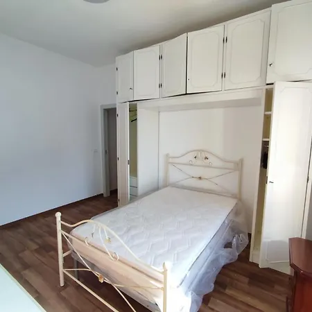 Moderno Via Firenze 16, 维耶斯泰