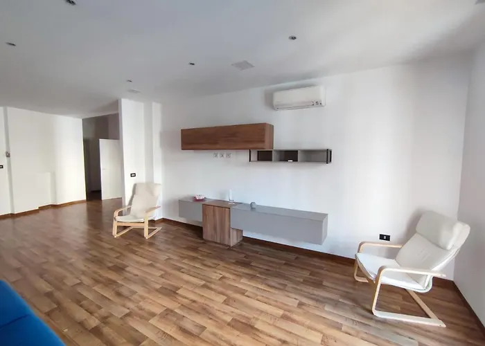 Moderno Via Firenze 16, *