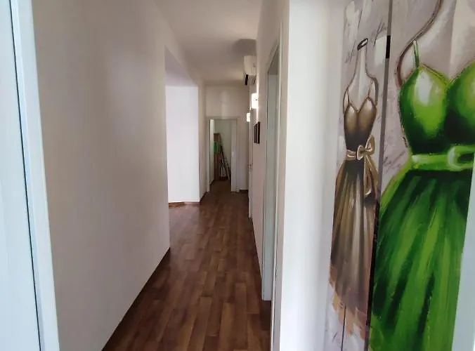 Moderno Via Firenze 16, *